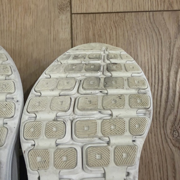 ALO Runner White Sneakers Womens Size 6.5 - Picture 13 of 16